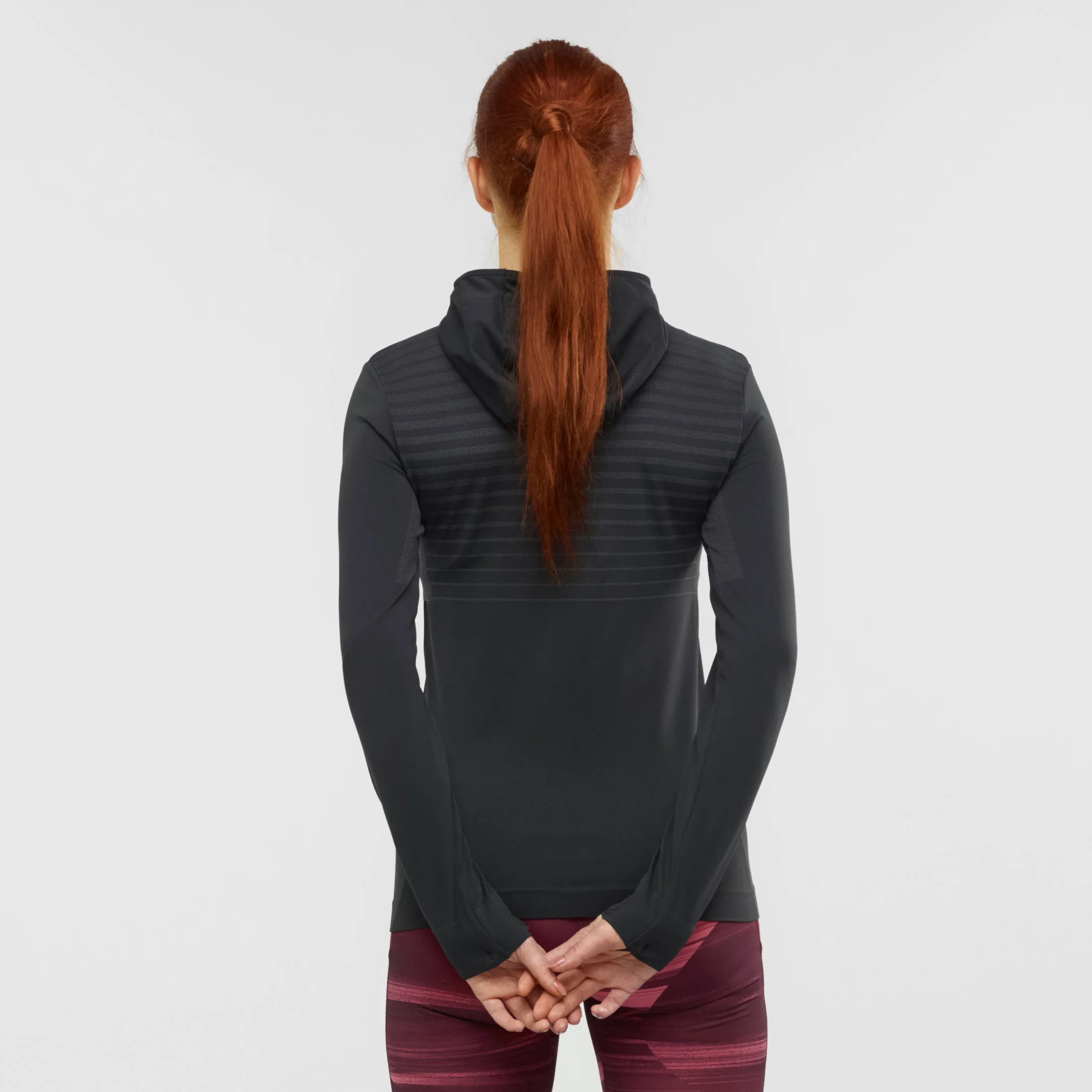 Salomon Women&#x27;s Essential Seamless Hoodie Black | Buy Salomon Women&#x27;s Essential Seamless Hoodie Black here | Outnorth